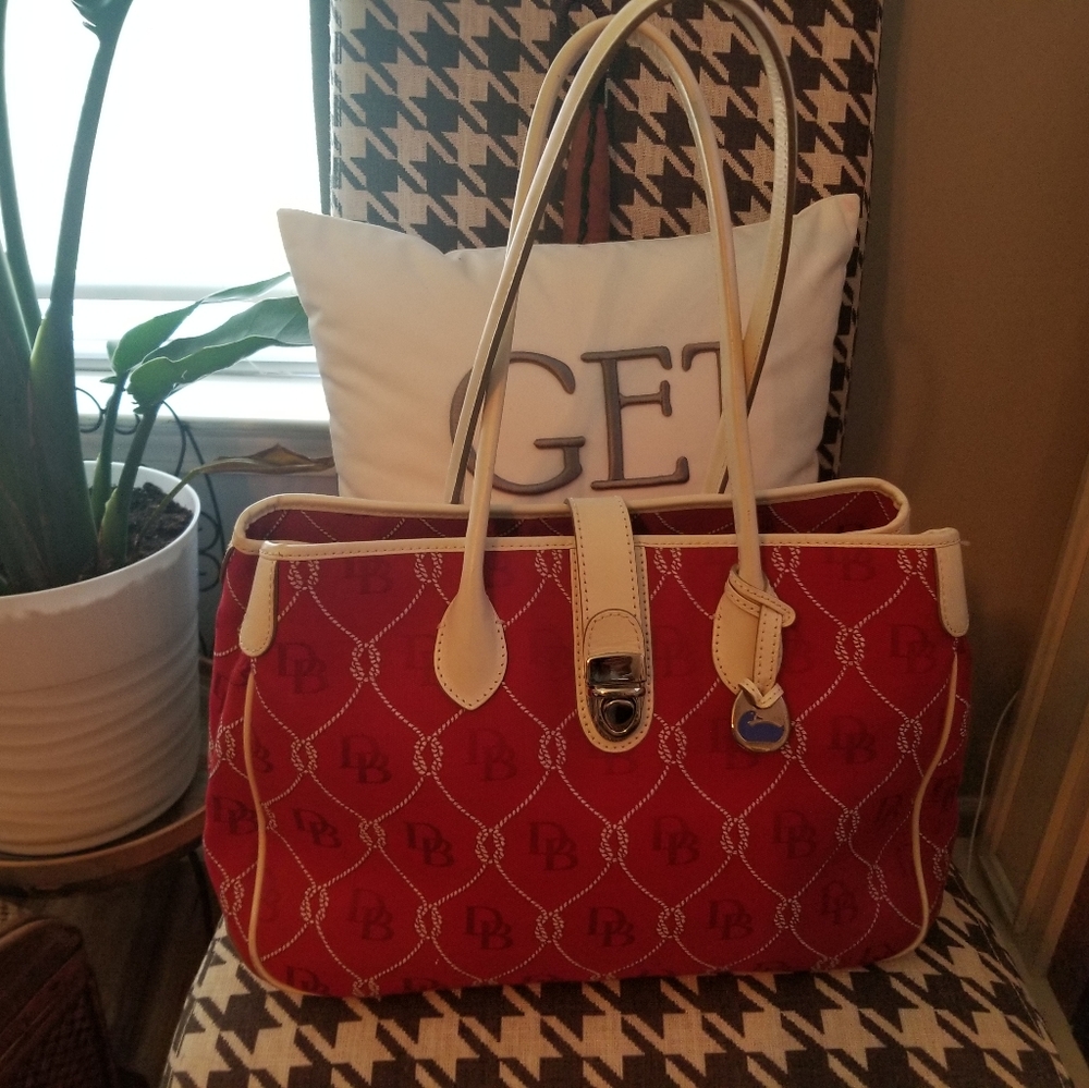 SOLD!   Dooney and Bourke large red and white 👜
